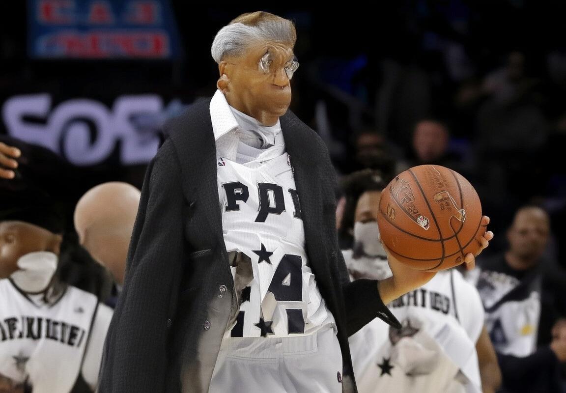 运动智慧传承：格雷格·波波维奇门生马刺助教米奇·约翰逊以全明星球员替补策略激发团队化学反应